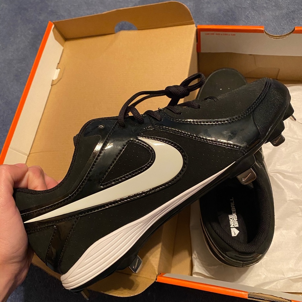 Men’s brand new metal baseball cleats